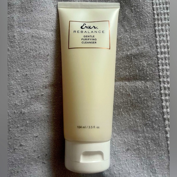 Gentle Purifying Cleanser - Picture 1 of 4